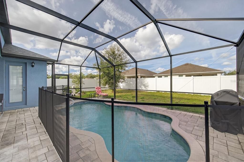 For Sale: $425,000 (4 beds, 3 baths, 1945 Square Feet)