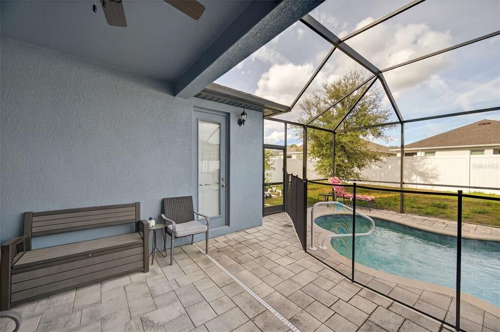 For Sale: $425,000 (4 beds, 3 baths, 1945 Square Feet)