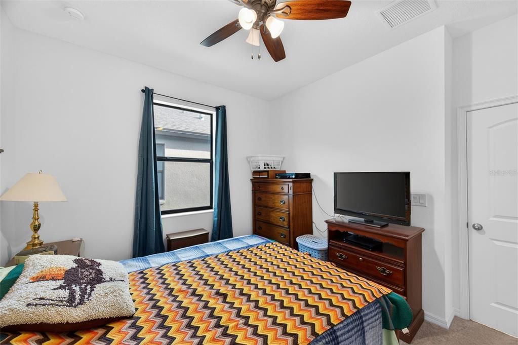 For Sale: $425,000 (4 beds, 3 baths, 1945 Square Feet)