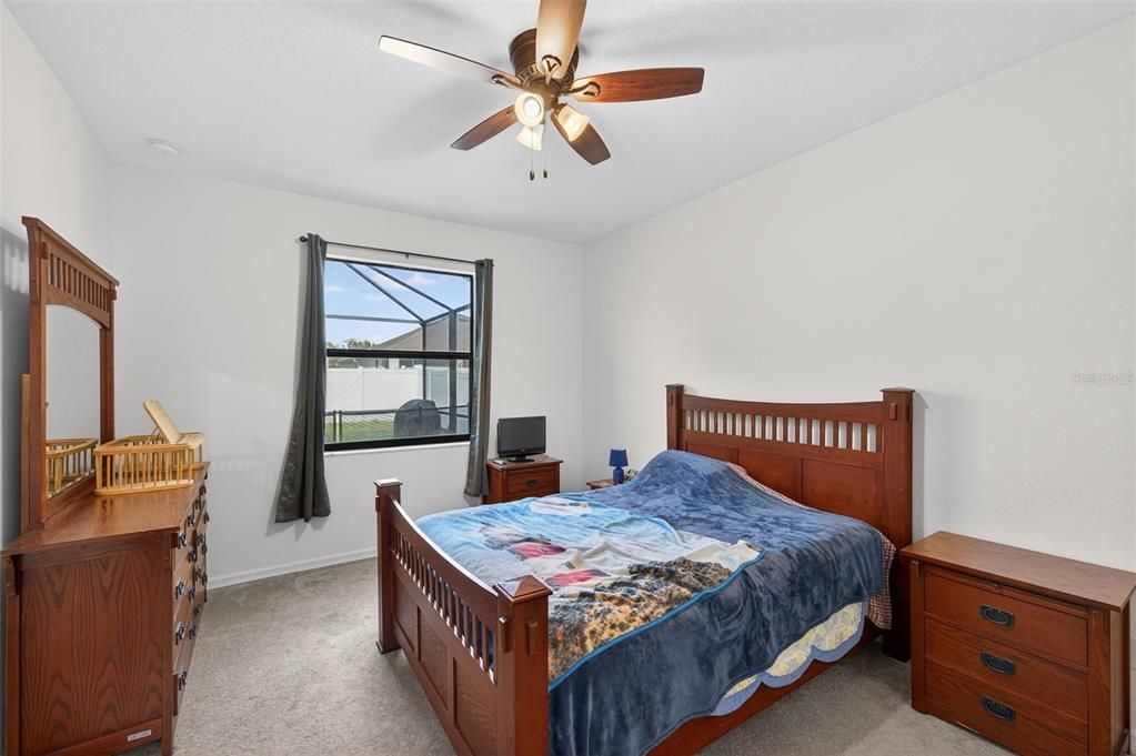 For Sale: $425,000 (4 beds, 3 baths, 1945 Square Feet)