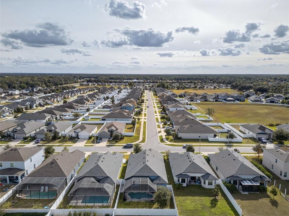 For Sale: $425,000 (4 beds, 3 baths, 1945 Square Feet)