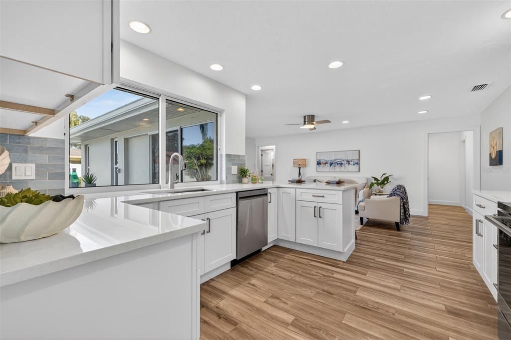 На продажу: $699,000 (4 спален, 2 ванн, 1902 Квадратных фут)