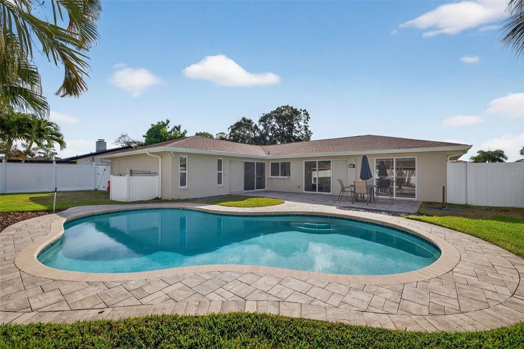 На продажу: $699,000 (4 спален, 2 ванн, 1902 Квадратных фут)