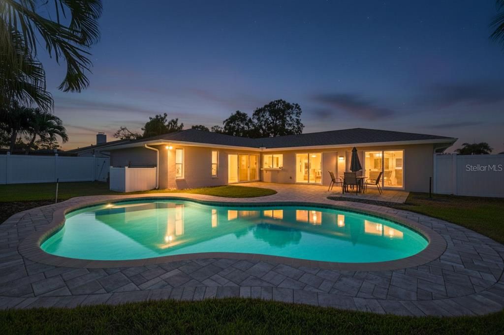 На продажу: $699,000 (4 спален, 2 ванн, 1902 Квадратных фут)