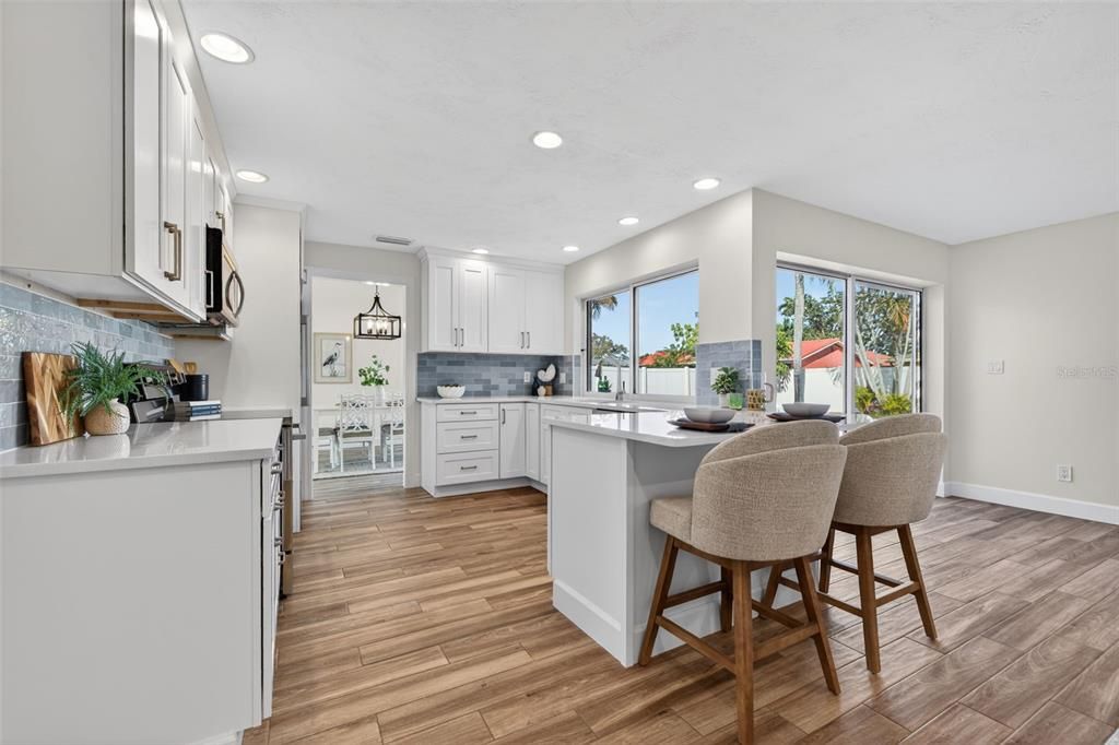 На продажу: $699,000 (4 спален, 2 ванн, 1902 Квадратных фут)