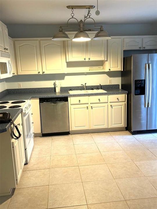 For Rent: $2,000 (2 beds, 2 baths, 1328 Square Feet)