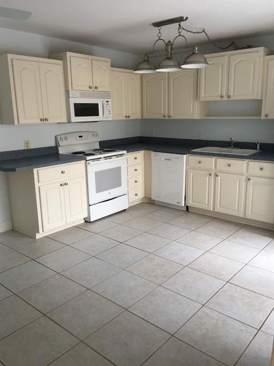 For Rent: $2,000 (2 beds, 2 baths, 1328 Square Feet)