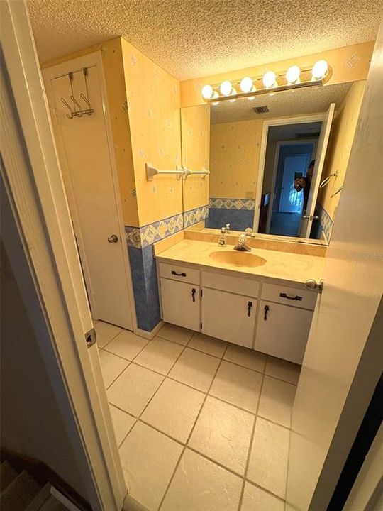 For Rent: $2,000 (2 beds, 2 baths, 1328 Square Feet)