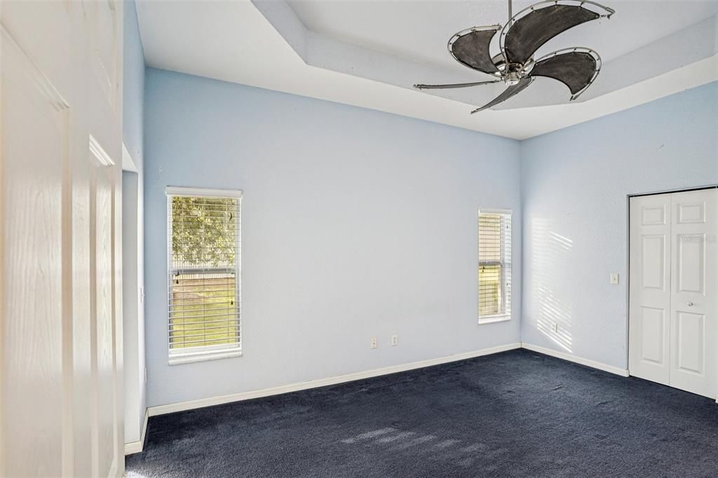 合同活跃: $215,000 (3 贝兹, 2 浴室, 1342 平方英尺)