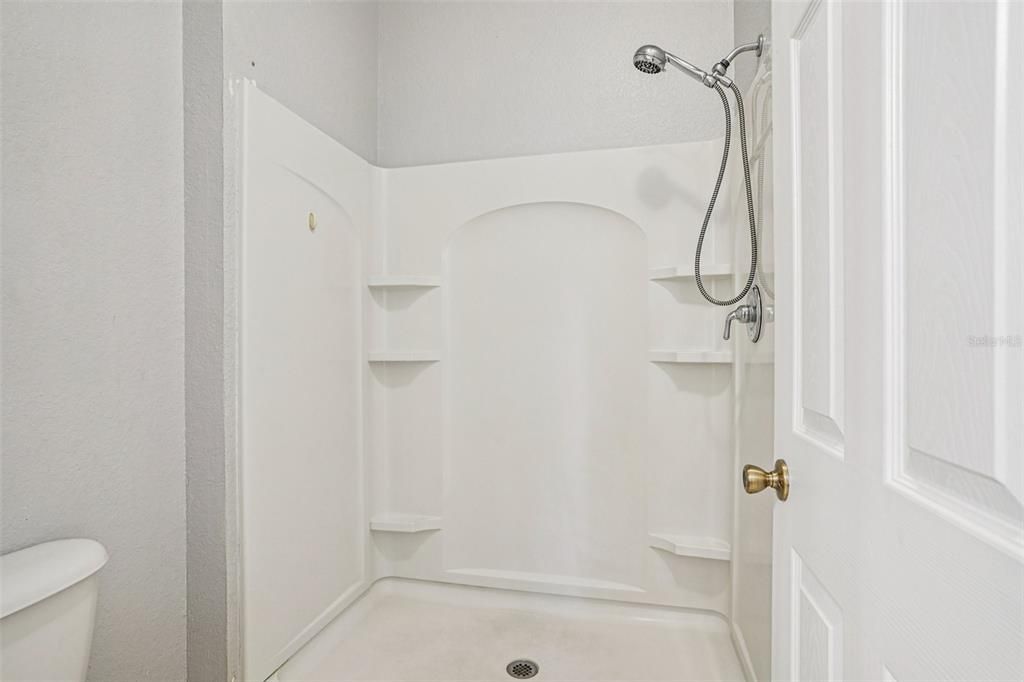 合同活跃: $215,000 (3 贝兹, 2 浴室, 1342 平方英尺)