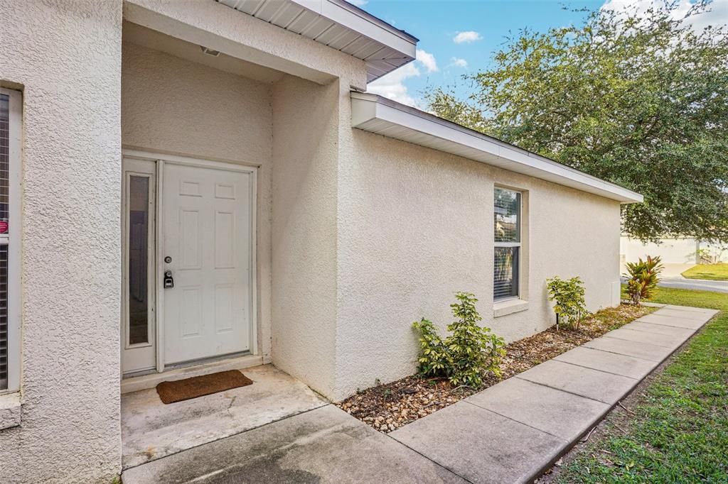 合同活跃: $215,000 (3 贝兹, 2 浴室, 1342 平方英尺)