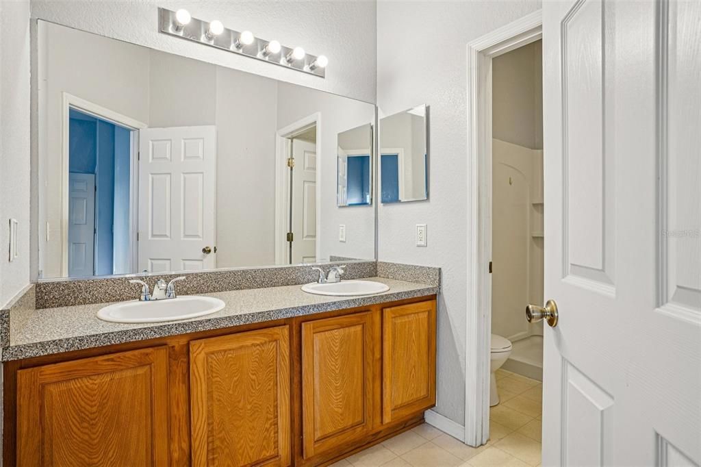 合同活跃: $215,000 (3 贝兹, 2 浴室, 1342 平方英尺)