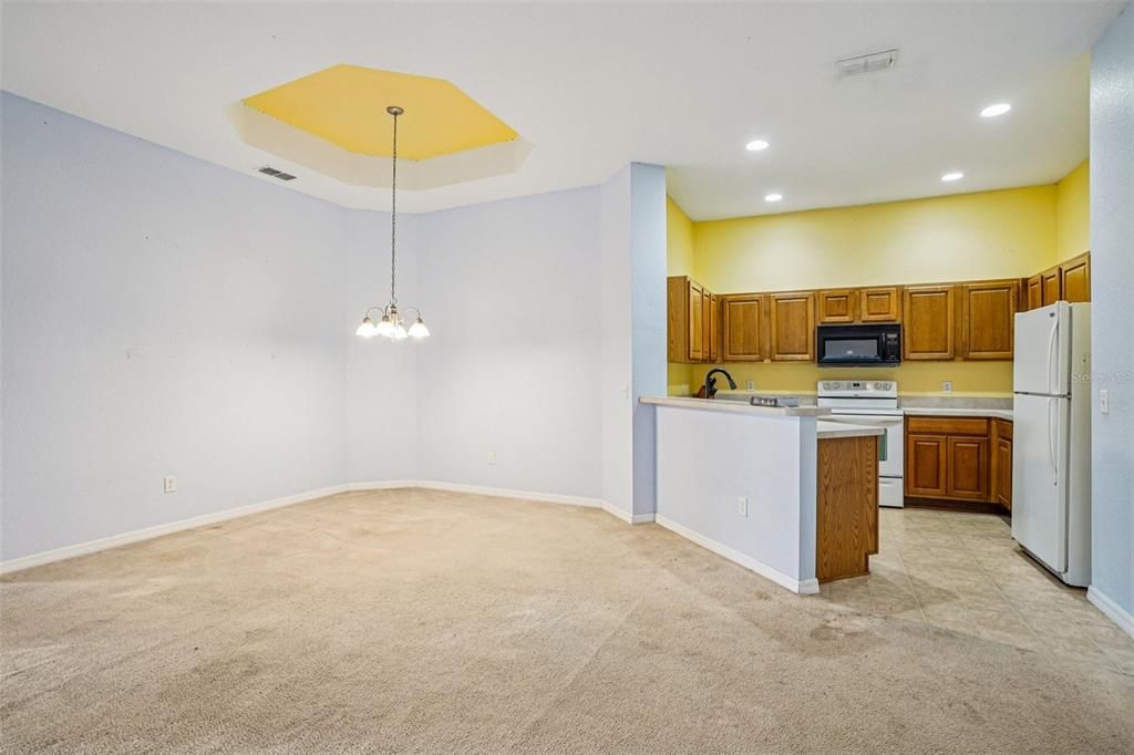 合同活跃: $215,000 (3 贝兹, 2 浴室, 1342 平方英尺)