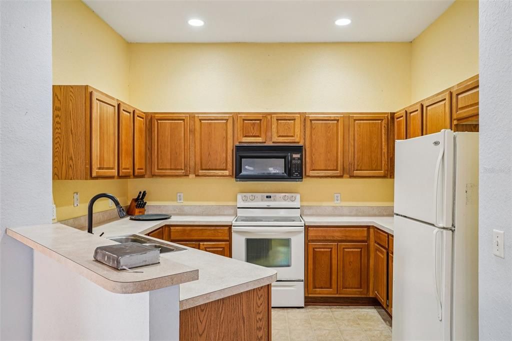 合同活跃: $215,000 (3 贝兹, 2 浴室, 1342 平方英尺)