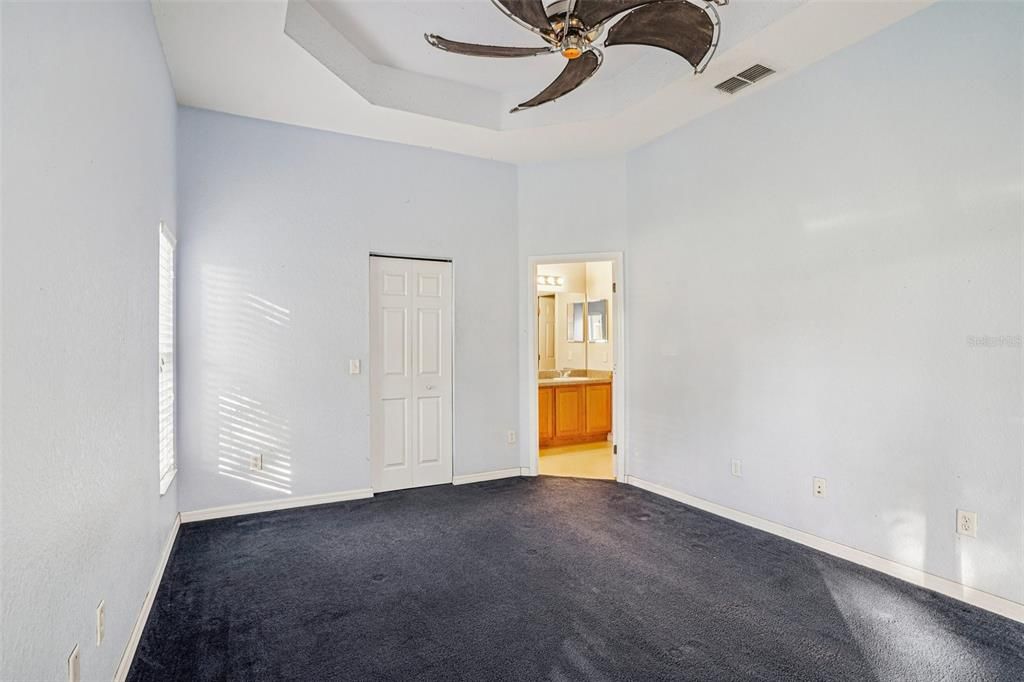 合同活跃: $215,000 (3 贝兹, 2 浴室, 1342 平方英尺)