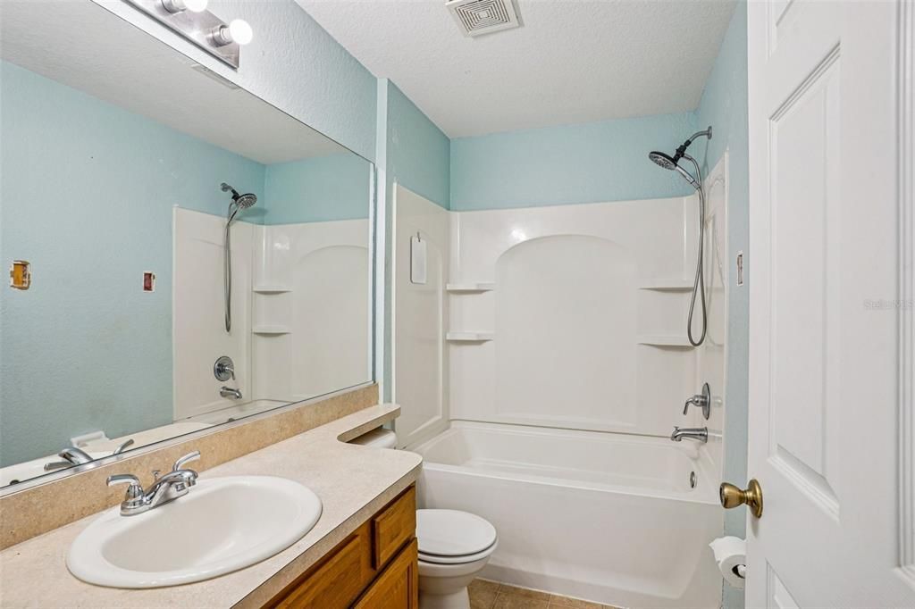 合同活跃: $215,000 (3 贝兹, 2 浴室, 1342 平方英尺)