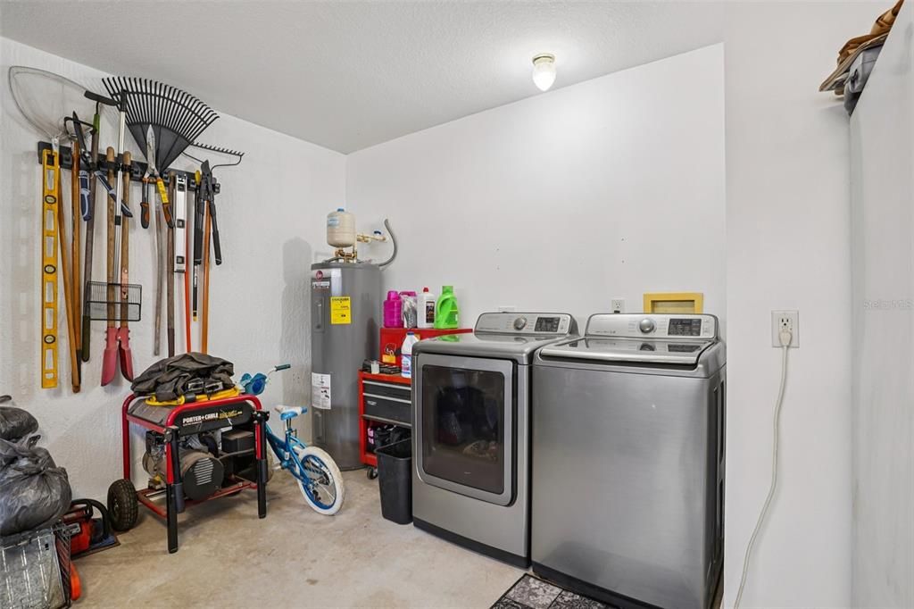 For Sale: $350,000 (3 beds, 2 baths, 1240 Square Feet)