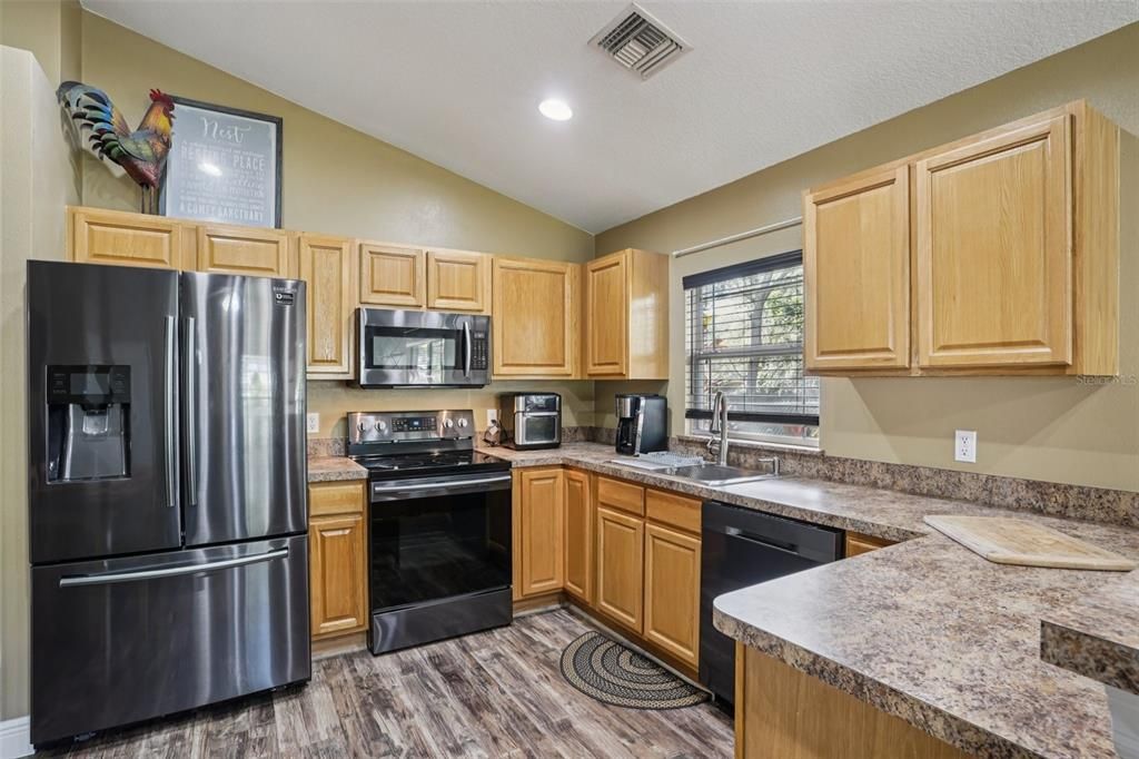 For Sale: $350,000 (3 beds, 2 baths, 1240 Square Feet)