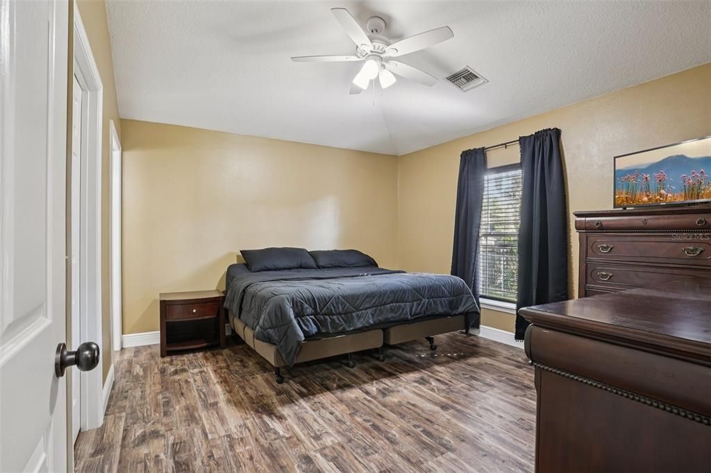 For Sale: $350,000 (3 beds, 2 baths, 1240 Square Feet)