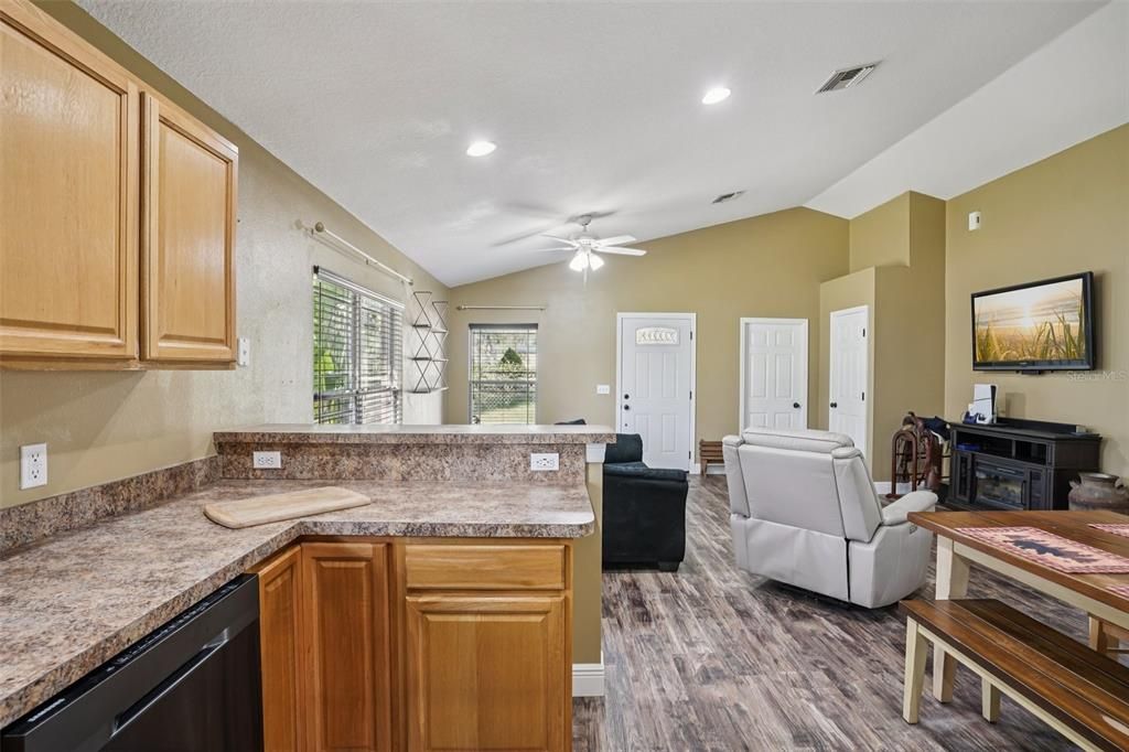 For Sale: $350,000 (3 beds, 2 baths, 1240 Square Feet)