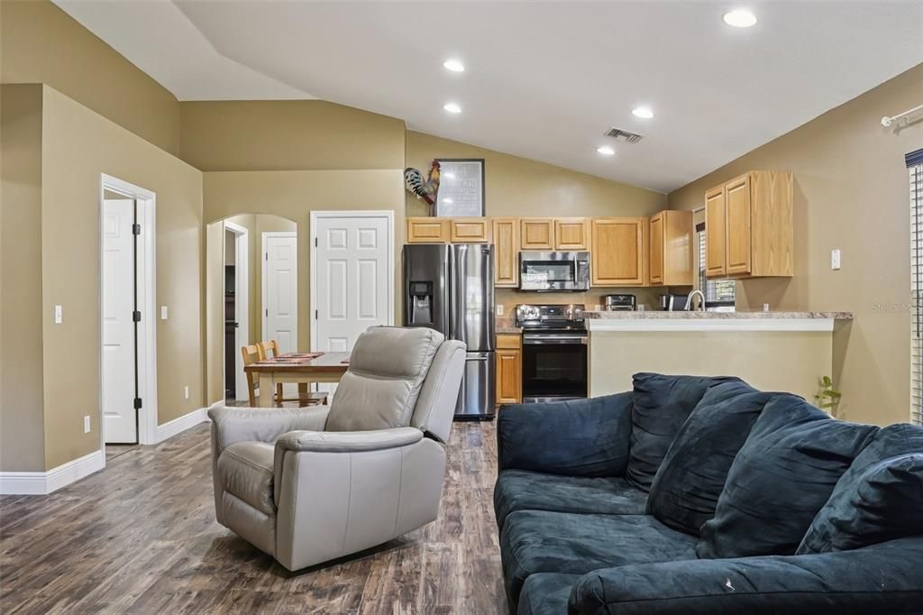 For Sale: $350,000 (3 beds, 2 baths, 1240 Square Feet)