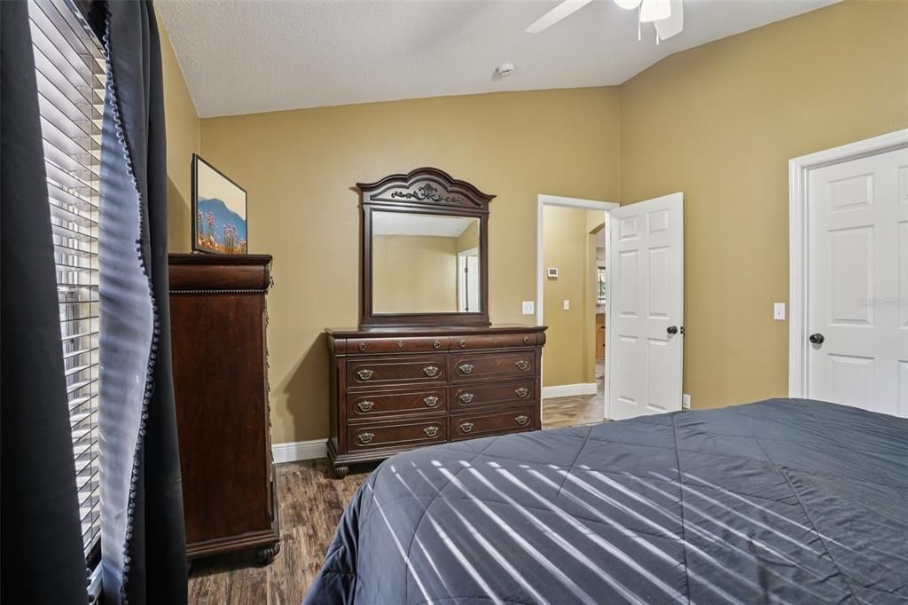 For Sale: $350,000 (3 beds, 2 baths, 1240 Square Feet)