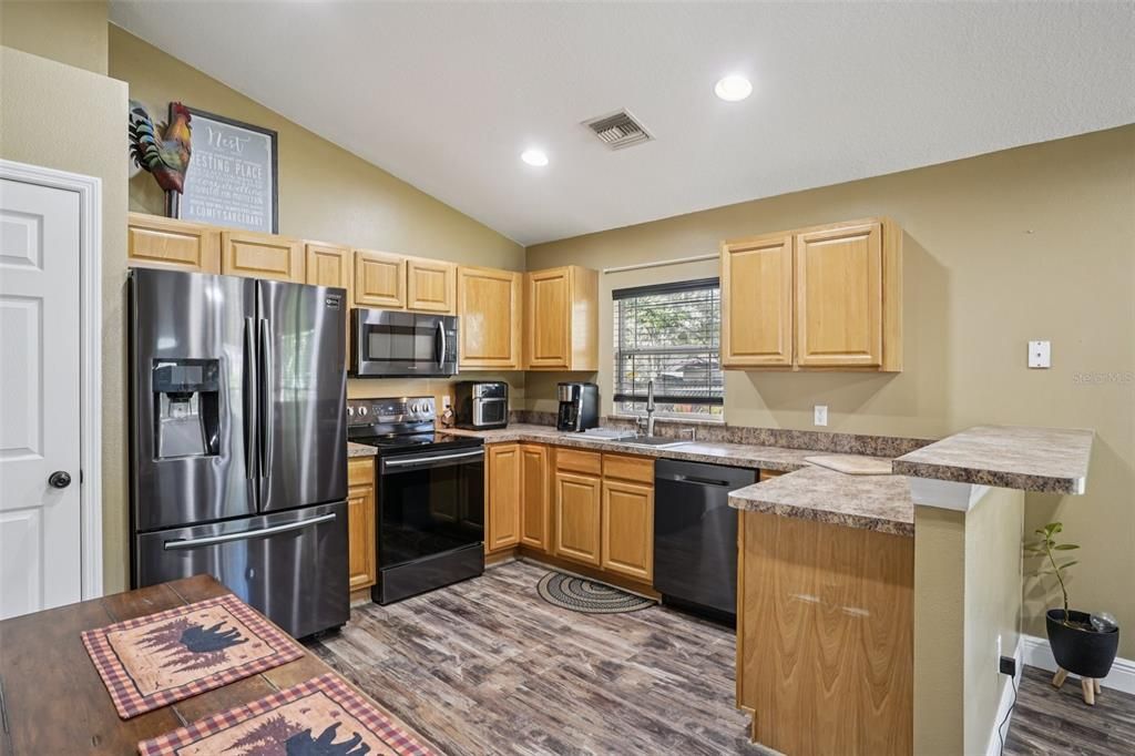 For Sale: $350,000 (3 beds, 2 baths, 1240 Square Feet)