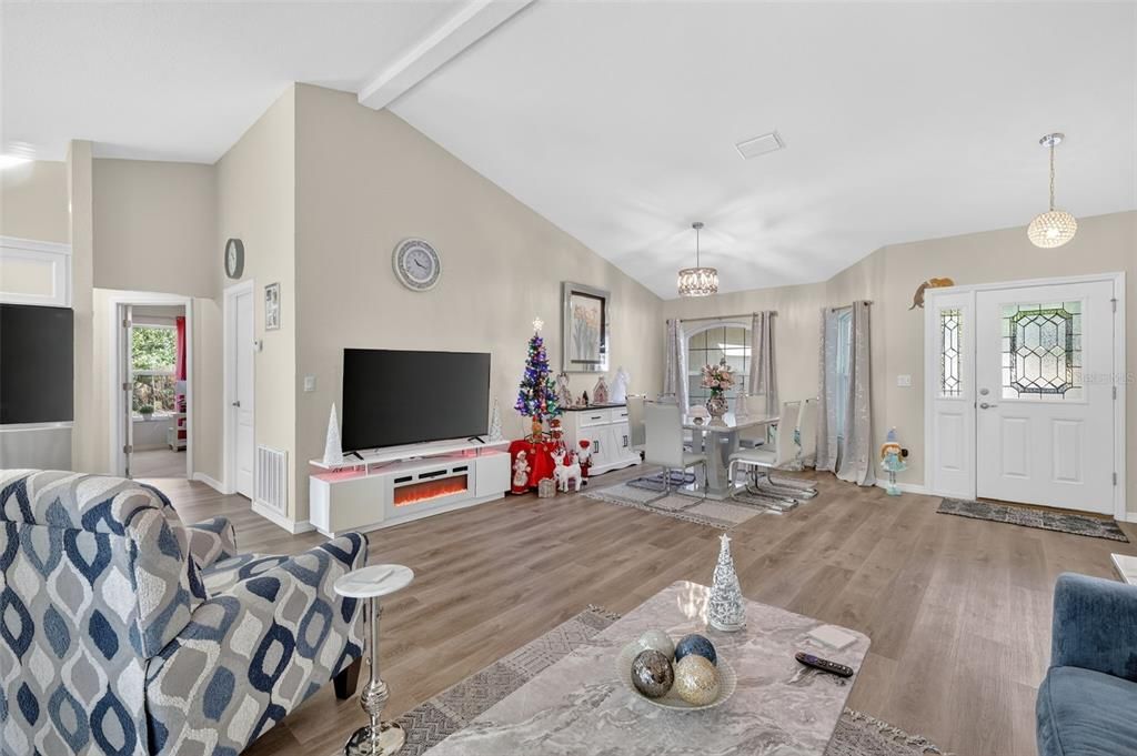 For Sale: $386,000 (3 beds, 2 baths, 1522 Square Feet)