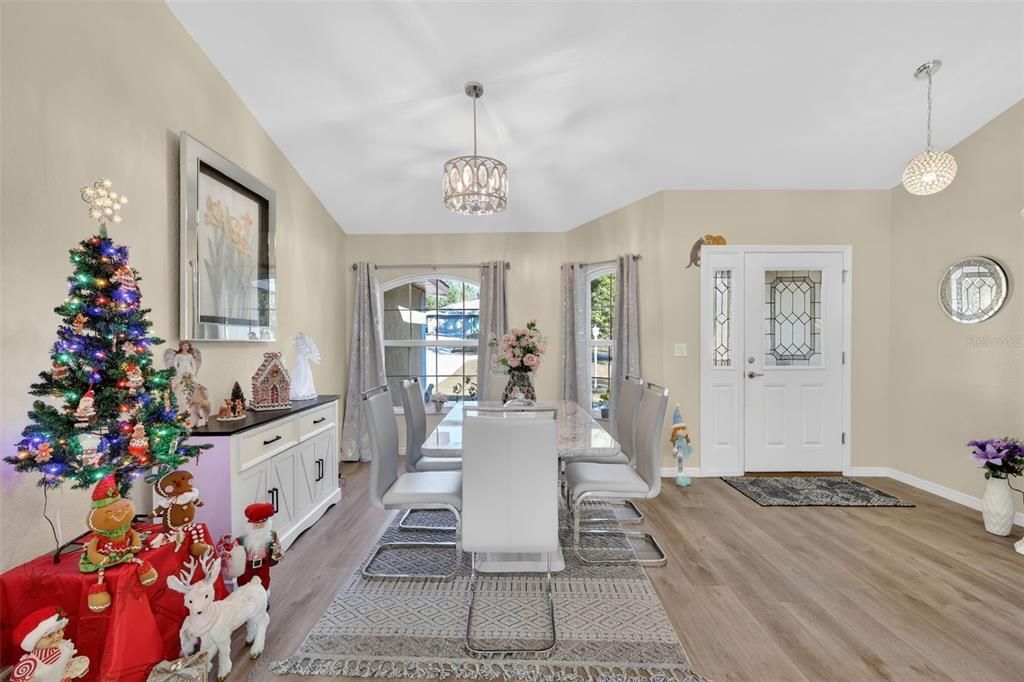 For Sale: $386,000 (3 beds, 2 baths, 1522 Square Feet)