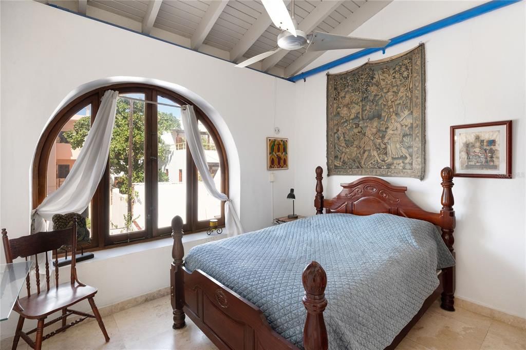 На продажу: $699,000 (2 спален, 1 ванн, 1268 Квадратных фут)