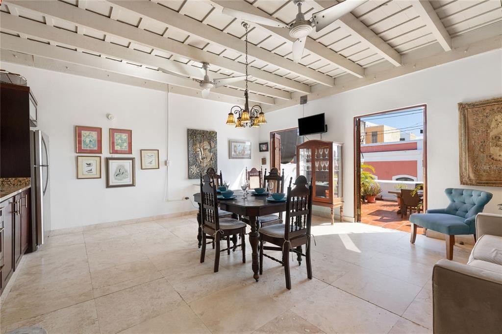 На продажу: $699,000 (2 спален, 1 ванн, 1268 Квадратных фут)