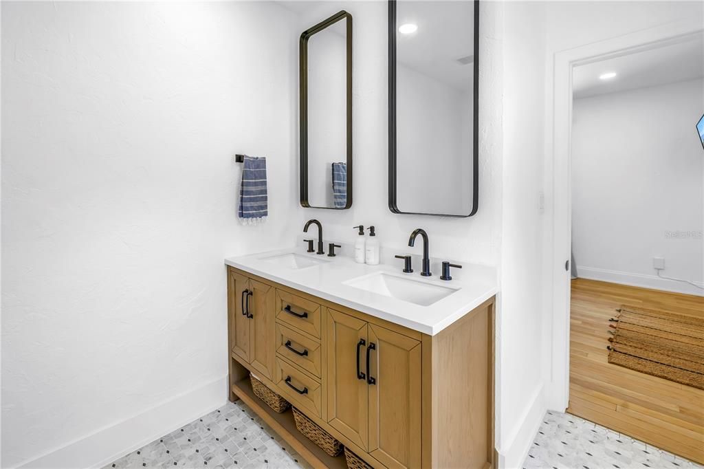 В аренду: $3,500 (3 спален, 2 ванн, 1316 Квадратных фут)