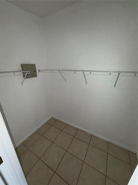 For Sale: $416,000 (6 beds, 4 baths, 2774 Square Feet)