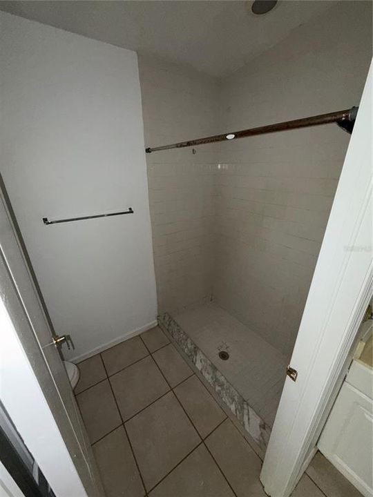 For Sale: $416,000 (6 beds, 4 baths, 2774 Square Feet)