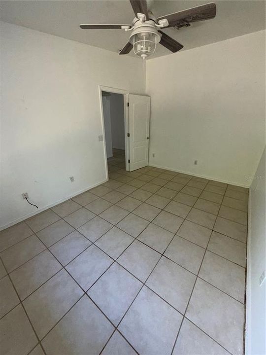 For Sale: $416,000 (6 beds, 4 baths, 2774 Square Feet)