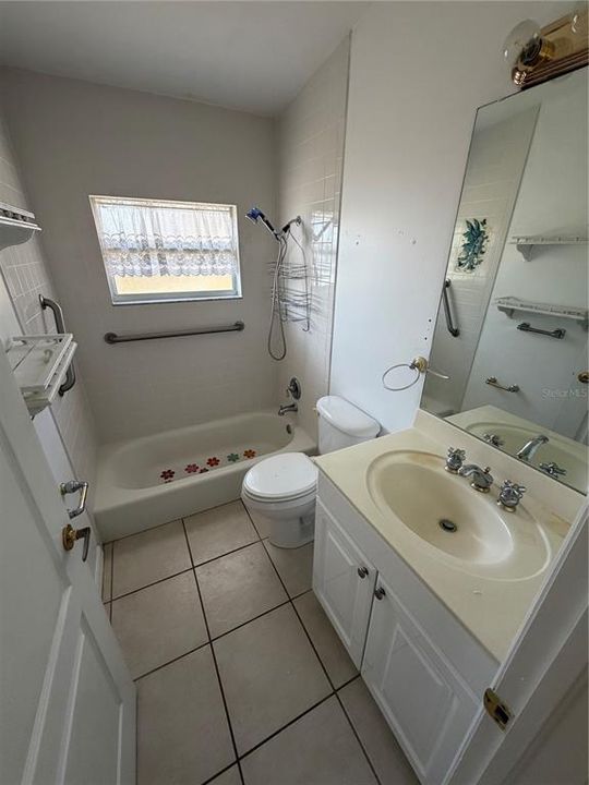 For Sale: $416,000 (6 beds, 4 baths, 2774 Square Feet)