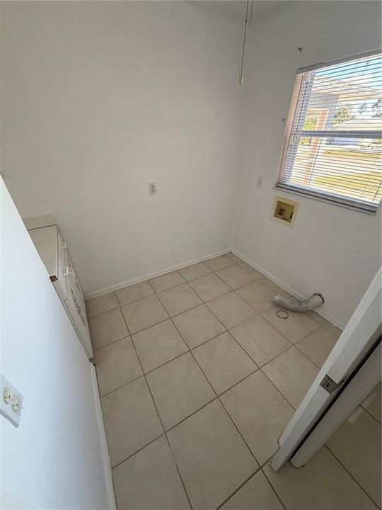 For Sale: $416,000 (6 beds, 4 baths, 2774 Square Feet)