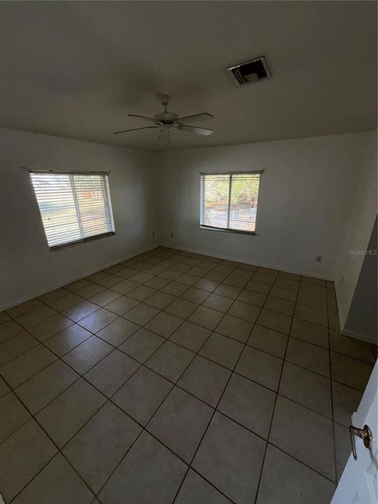 For Sale: $416,000 (6 beds, 4 baths, 2774 Square Feet)