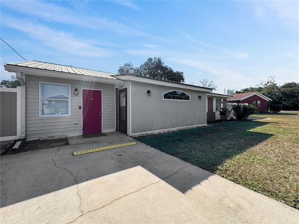 For Rent: $2,300 (3 beds, 1 baths, 1300 Square Feet)