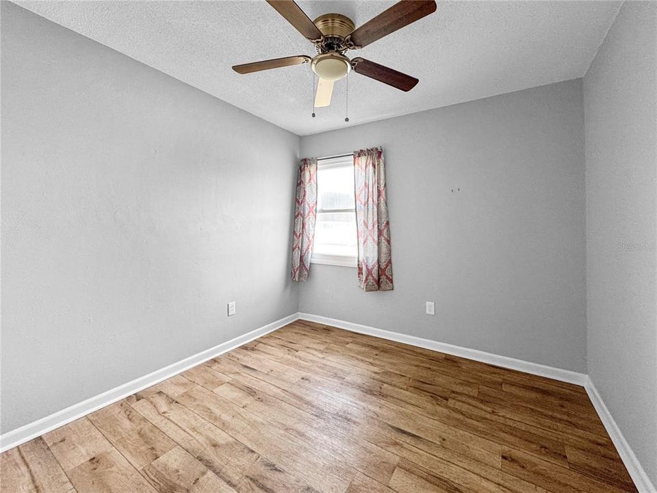 For Rent: $2,300 (3 beds, 1 baths, 1300 Square Feet)