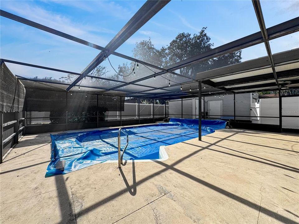 For Rent: $2,300 (3 beds, 1 baths, 1300 Square Feet)