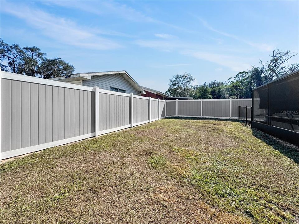 For Rent: $2,300 (3 beds, 1 baths, 1300 Square Feet)