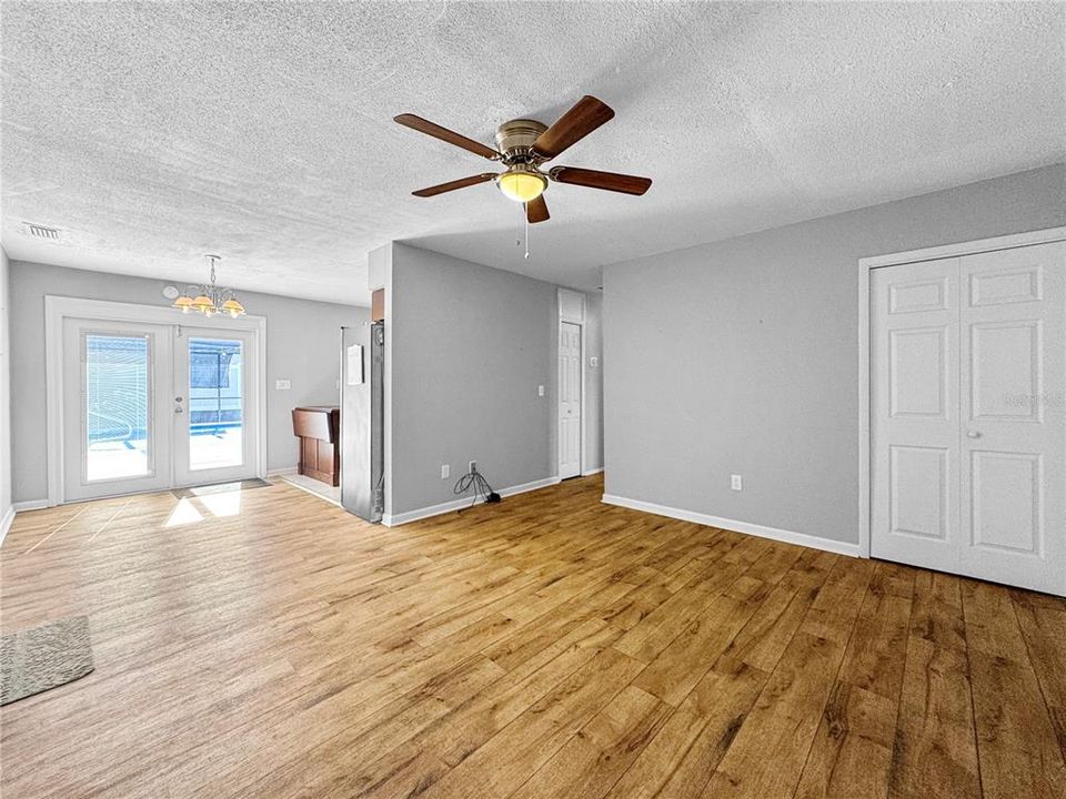 For Rent: $2,300 (3 beds, 1 baths, 1300 Square Feet)