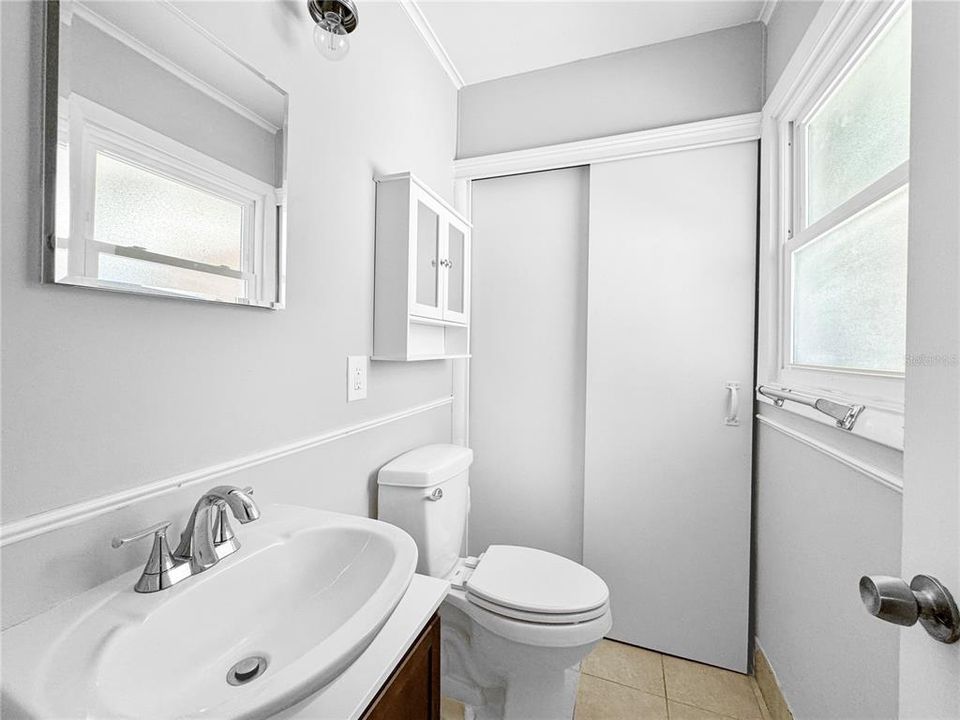 For Rent: $2,300 (3 beds, 1 baths, 1300 Square Feet)