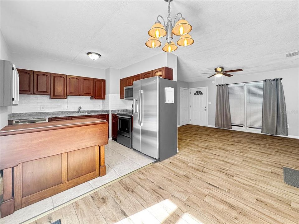 For Rent: $2,300 (3 beds, 1 baths, 1300 Square Feet)