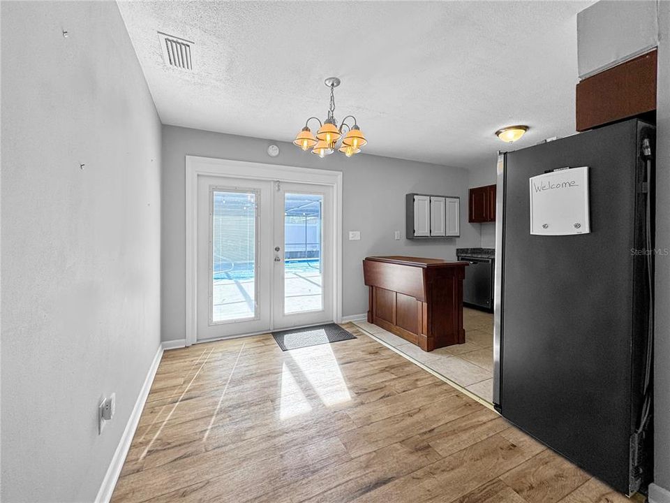 For Rent: $2,300 (3 beds, 1 baths, 1300 Square Feet)