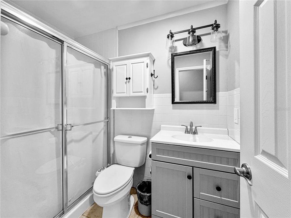 For Rent: $2,300 (3 beds, 1 baths, 1300 Square Feet)