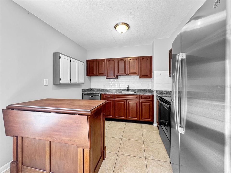 For Rent: $2,300 (3 beds, 1 baths, 1300 Square Feet)