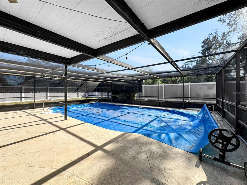 For Rent: $2,300 (3 beds, 1 baths, 1300 Square Feet)