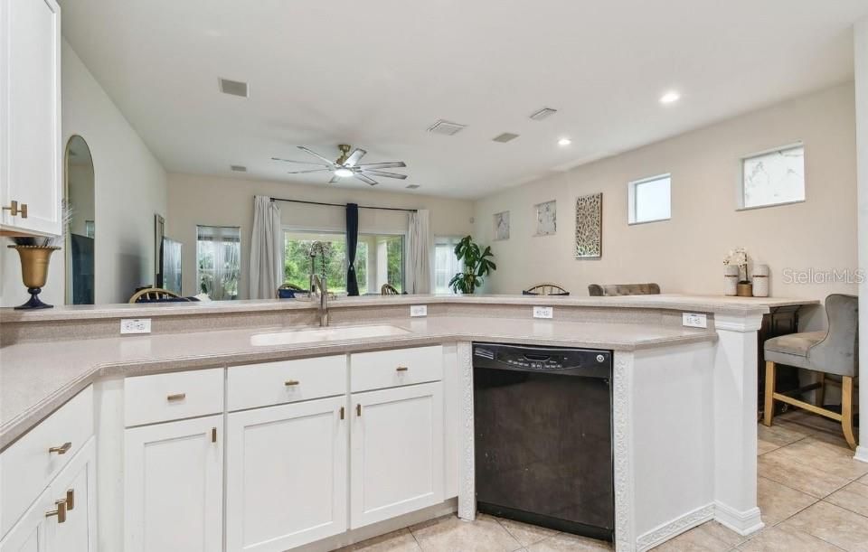 В аренду: $2,600 (3 спален, 2 ванн, 1700 Квадратных фут)